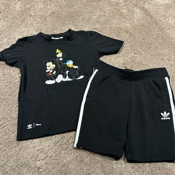 Disney adidas ! Size XS 7-8Y EC!! Mickey Donald and Goofy! - Picture 1 of 8